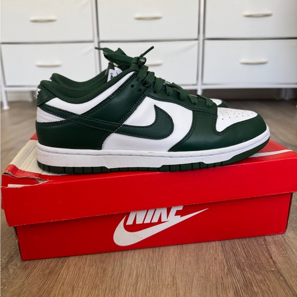 forest green nike running shoes